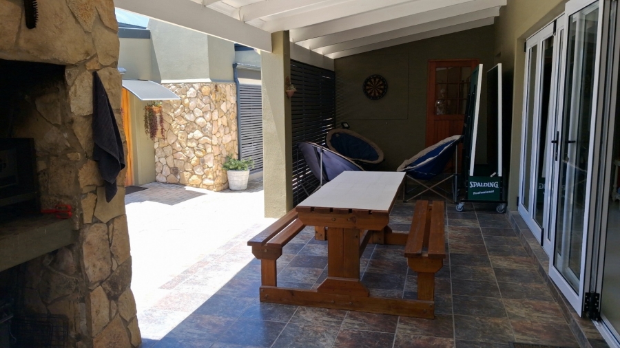 6 Bedroom Property for Sale in Stilbaai Wes Western Cape